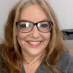 Meet your Posher, Lizzie